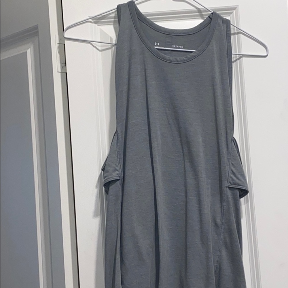 Gray Under Armor tanktop